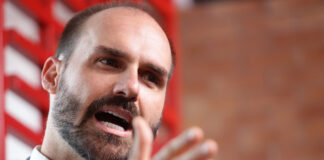 eduardo-diz-que-anistia-sem-bolsonaro-nao-fara-tarifas-dos-eua-cairem