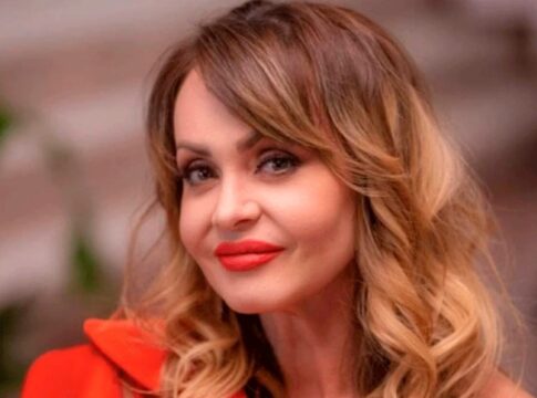 gaby-spanic-assina-contrato-e-esta-oficialmente-em-a-fazenda-17