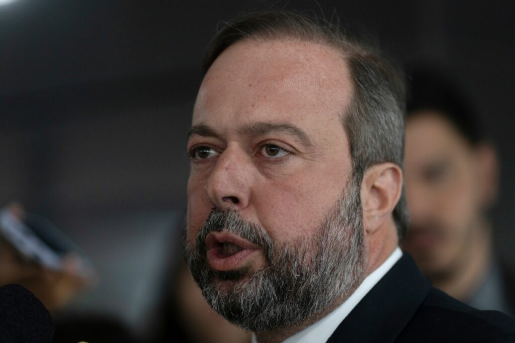 pais-pode-precisar-de-defesa-nuclear,-diz-ministro-de-minas-e-energia