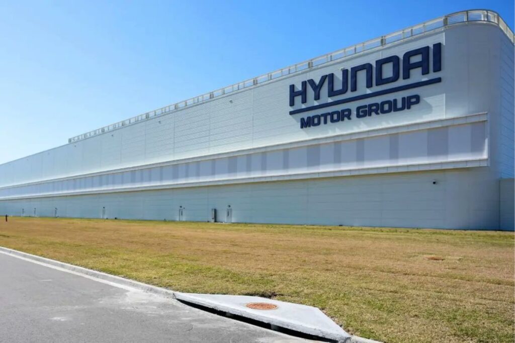 eua:-governo-prende-475-imigrantes-apos-operacao-em-fabrica-da-hyundai