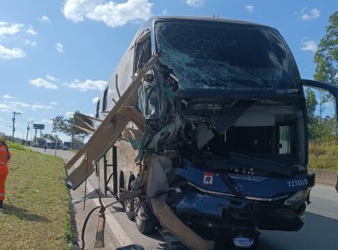 acidente-entre-dois-onibus-deixa-4-mortos-e-mais-de-30-feridos-em-mg