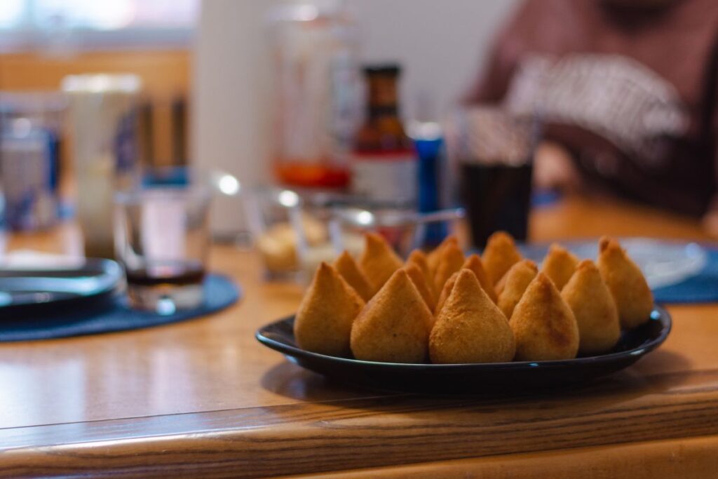 leve-e-saborosa:-chef-ensina-receita-de-coxinha-de-frango-sem-massa