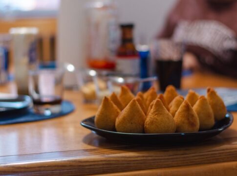 leve-e-saborosa:-chef-ensina-receita-de-coxinha-de-frango-sem-massa