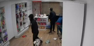 furto-relampago:-em-3-minutos,-bandidos-levam-r$-40-mil-em-cosmeticos
