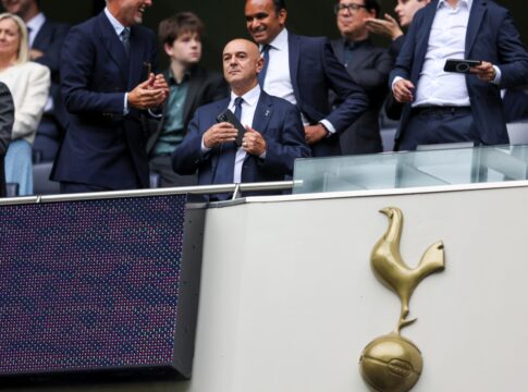 presidente-do-tottenham-renuncia-ao-cargo-apos-quase-25-anos