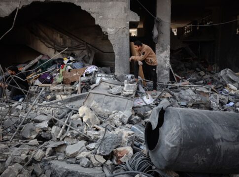 entre-escombros-e-sirenes,-gaza-vive-dias-de-terror-com-ataques