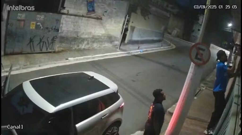 ex-santos-e-sao-paulo-chuta-portao-de-casa-da-namorada:-“te-mato”