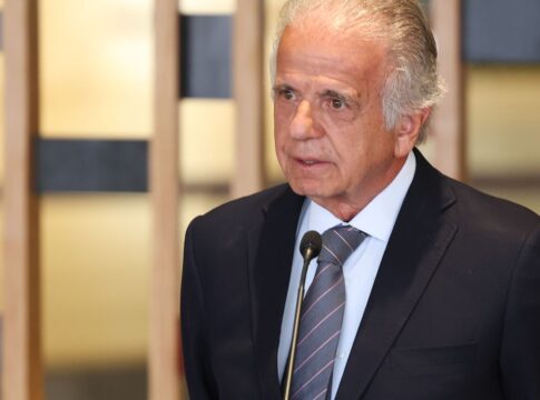 crise-entre-venezuela-e-eua-preocupa,-diz-ministro-da-defesa-do-brasil
