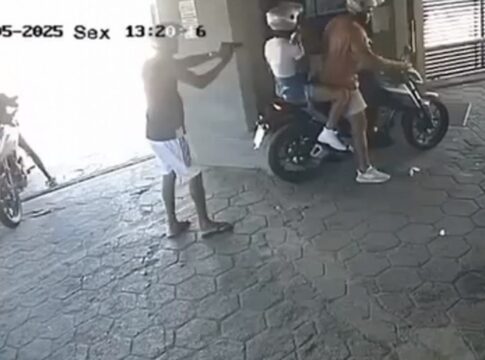 video:-casal-vai-a-motel,-sofre-assalto,-fica-a-pe-e-perde-a-transa