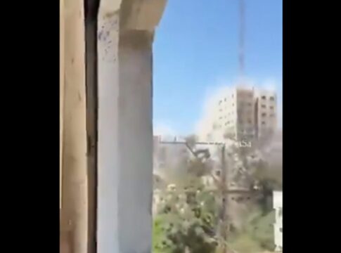 exercito-de-israel-derruba-mais-um-edificio-na-cidade-de-gaza.-veja
