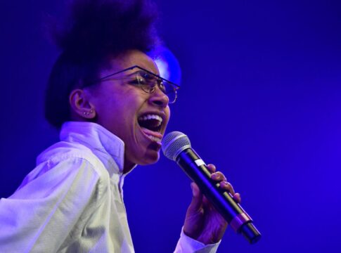de-prodigio-ao-grammy:-a-trajetoria-de-esperanza-spalding