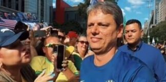 por-apoio-de-bolsonaro,-tarcisio-arrisca-e-abraca-bandeira-da-anistia