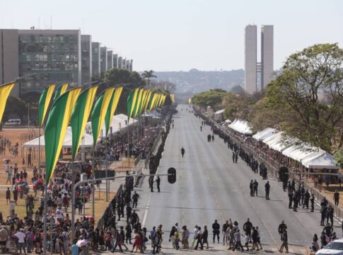 arquibancadas-do-7-de-setembro-lotam-1-hora-antes-do-desfile