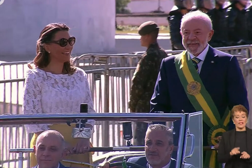 com-hugo-motta-e-sem-ministros-do-stf,-comeca-desfile-de-7-de-setembro.-siga-ao-vivo