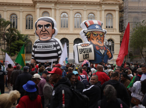 manifestantes-de-esquerda-miram-bolsonaro-e-trump-em-ato-no-centro-de-sp