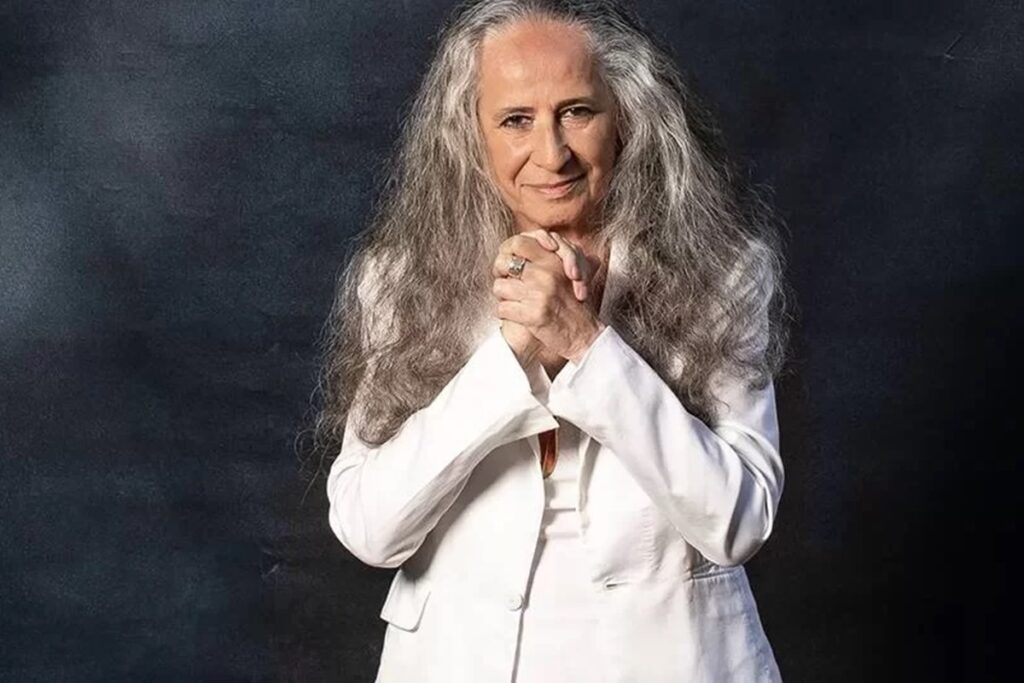 maria-bethania-faz-homenagens-a-rita-lee,-nana-caymmi-e-sueli-costa
