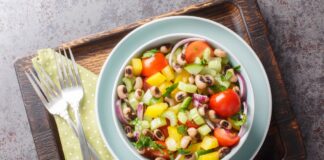 salada-de-feijao-fradinho-com-queijo-coalho-e-receita-pratica-para-a-semana