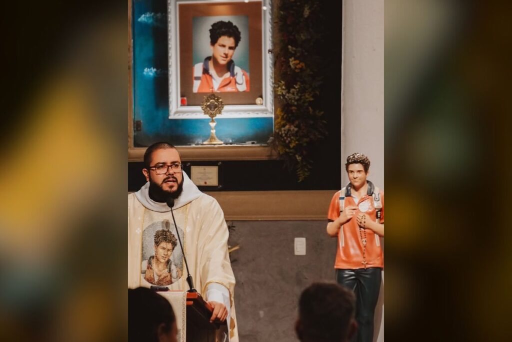 fotos:-igreja-em-sp-muda-de-nome-para-homenagear-sao-carlo-acutis