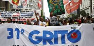 desfile-e-protesto-tomam-as-ruas-do-centro-do-rio-de-janeiro