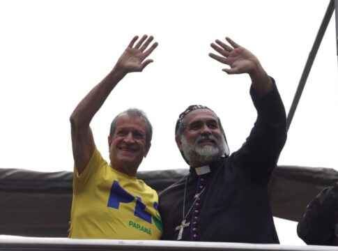 “fora-romario”:-valdemar-escuta-pressao-contra-senador-na-paulista