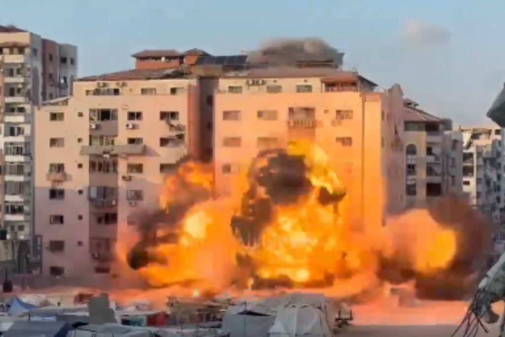israel-derruba-predio-em-gaza-pelo-terceiro-dia-consecutivo.-video