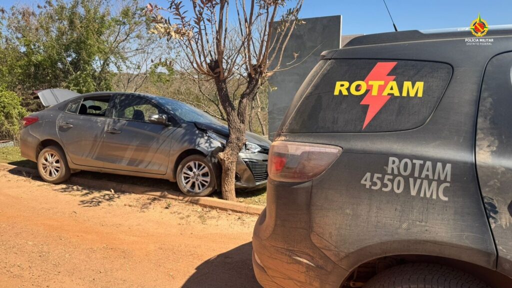 video:-dupla-rouba-carro-de-mulher-em-frente-a-casa-no-df