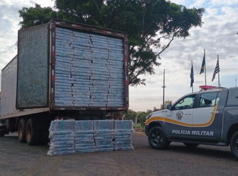 droga-maquiada:-caminhao-de-cosmeticos-e-pego-com-toneladas-de-maconha