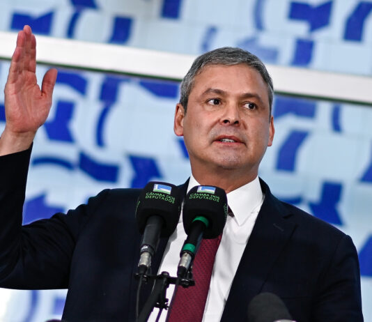 lider-do-pt-comenta-eleicoes-na-argentina:-“mileismo-derrotado”