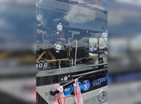 veja-imagens-do-ataque-a-onibus-que-deixou-6-mortos-em-jerusalem