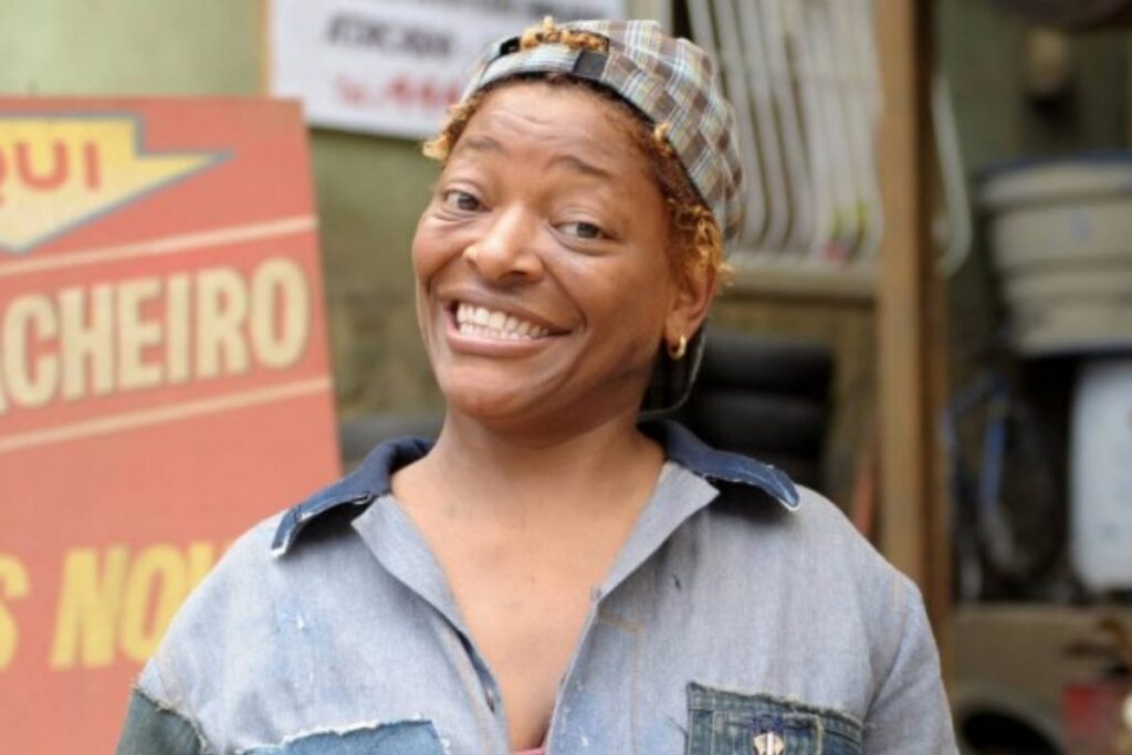 mart’nalia-ganha-bolo-em-forma-de-vagina-de-aniversario;-veja