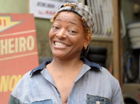 mart’nalia-ganha-bolo-em-forma-de-vagina-de-aniversario;-veja