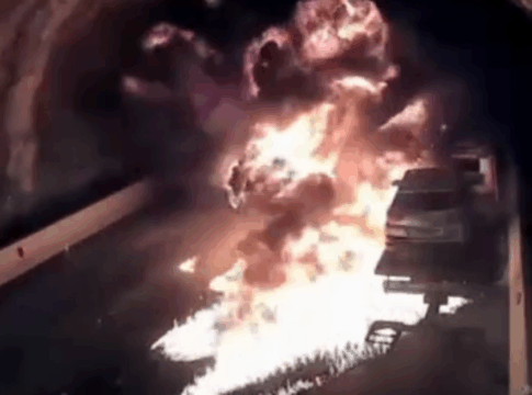 video:-carro-pega-fogo-em-cima-de-guincho-e-interdita-tunel-no-litoral