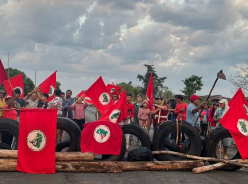 tocantins:-mst-bloqueia-rodovia-para-cobrar-desapropriacao-de-area