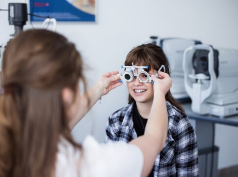 alimentacao-pode-influenciar-a-miopia-em-criancas,-aponta-estudo