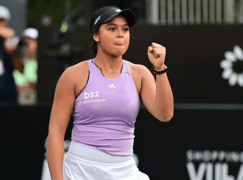 tenista-brasileira-de-15-anos-estreia-com-vitoria-no-sao-paulo-open