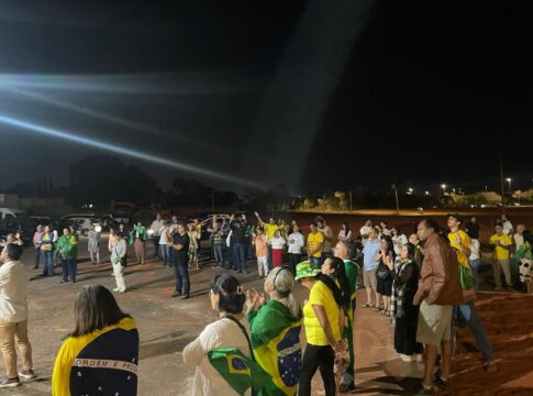 na-vespera-da-continuidade-de-julgamento,-bolsonaristas-fazem-vigilia