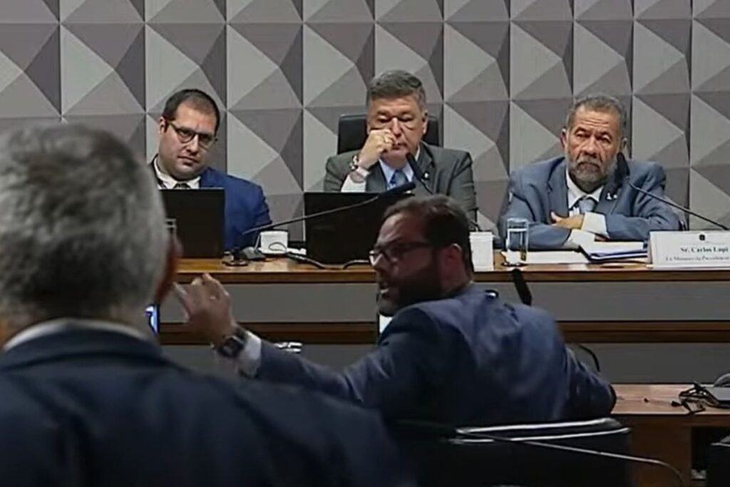cpmi-do-inss:-senador-manda-deputado-“se-foder”-e-mostra-dedo-do-meio