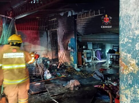 crianca-e-bebe-sao-socorridas-apos-residencia-pegar-fogo