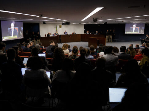 moraes-classifica-como-“esdruxula”-nota-da-defesa-sobre-as-urnas