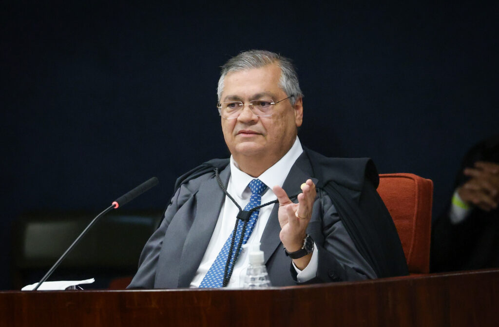 dino-ironiza-magnitsky-e-diz-que-mickey-nao-muda-julgamento-no-stf