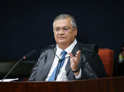 dino-ironiza-magnitsky-e-diz-que-mickey-nao-muda-julgamento-no-stf