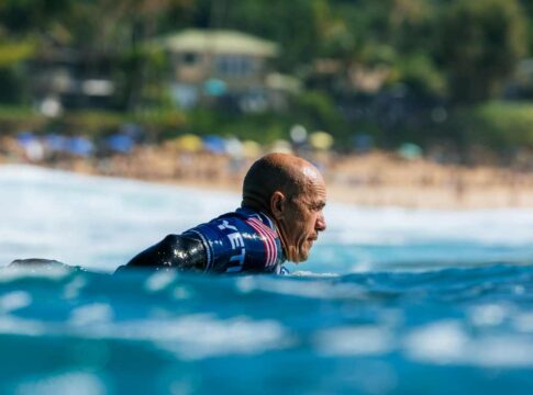 lenda-do-surfe-revela-conviver-com-problema-de-saude-ha-anos;-entenda