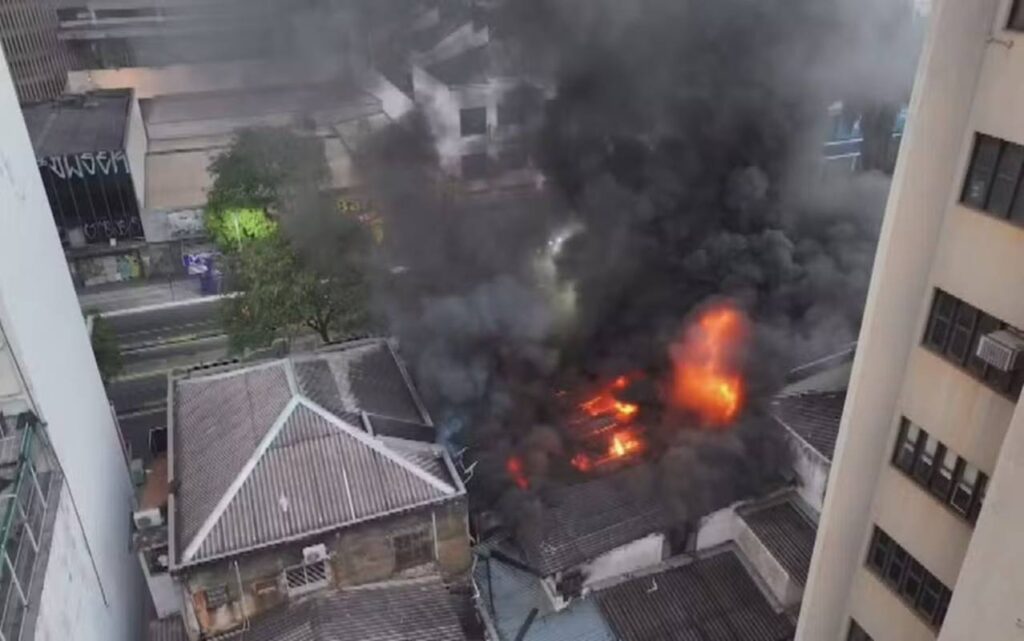 incendio-atinge-lojas-comerciais-no-centro-de-goiania-nesta-4a