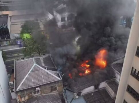 incendio-atinge-lojas-comerciais-no-centro-de-goiania-nesta-4a