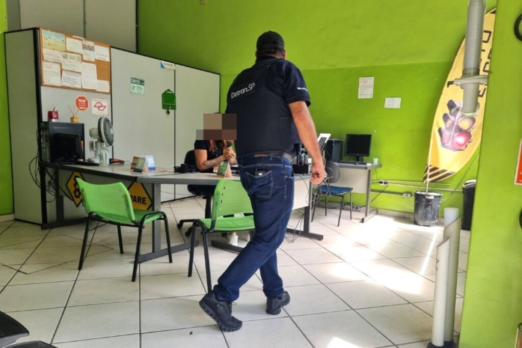 fiscais-do-detran-fecharam-121-autoescolas-de-sp-por-fraude-em-2025