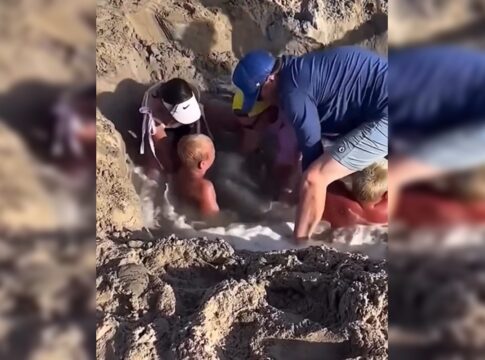 criancas-ficam-presas-em-buraco-na-areia-da-praia-nos-eua.-video
