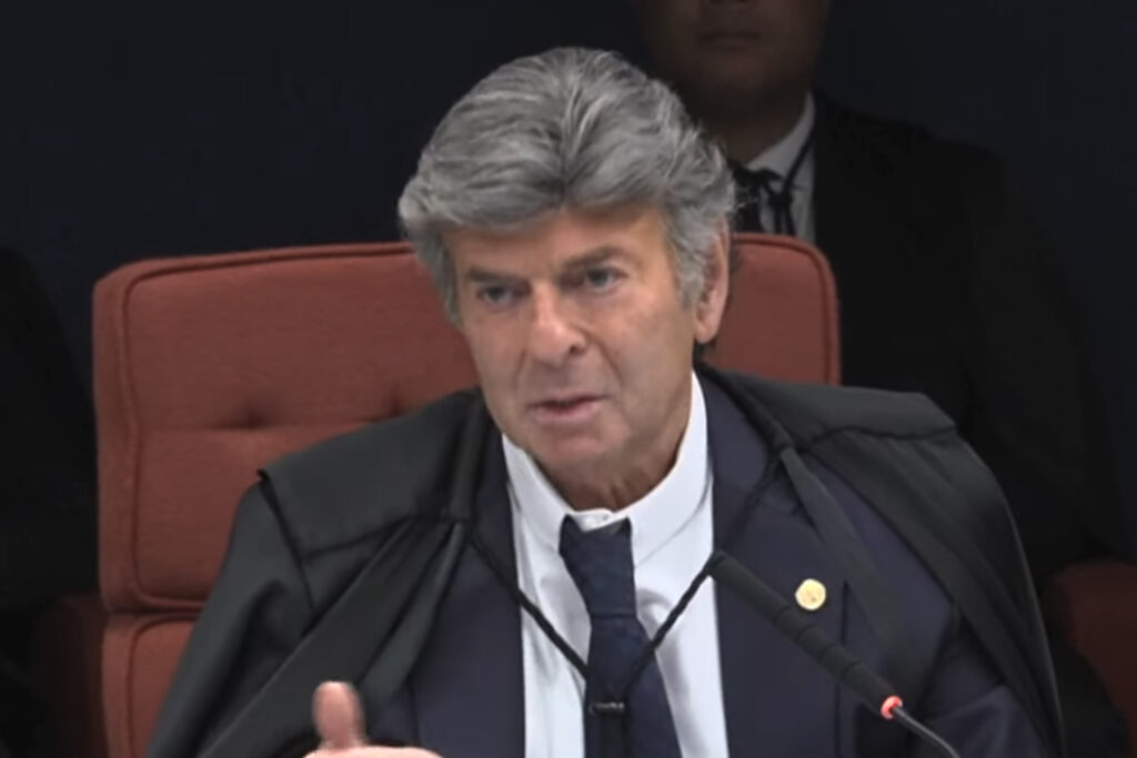 fux-vota-em-julgamento-de-bolsonaro-e-outros-reus-no-stf;-siga