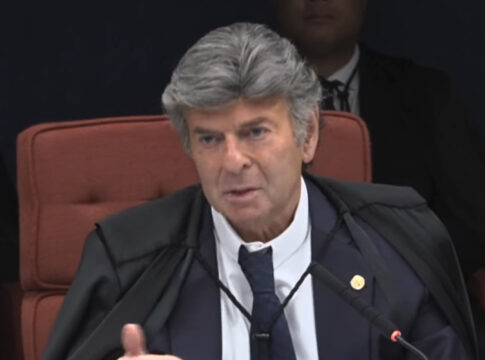 fux-vota-em-julgamento-de-bolsonaro-e-outros-reus-no-stf;-siga