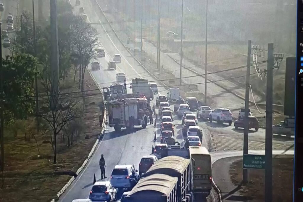 der-libera-faixa-exclusiva-da-epnb-devido-a-acidente-proximo-a-upa