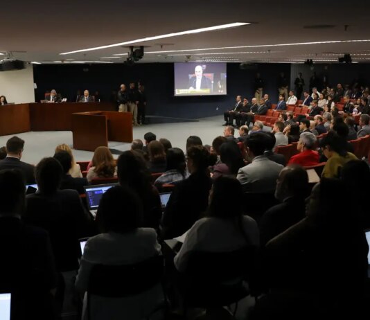 em-voto,-fux-diz-que-acao-deveria-ter-tramitado-na-primeira-instancia